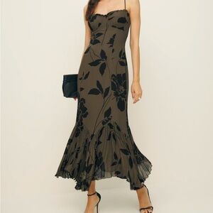 Reformation dress (worn once - like NEW)

Aiko dress 
Retails for $298

Size 0